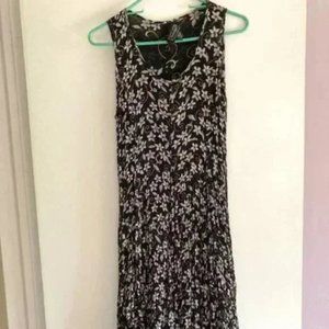 Reversible Black Flowered Mid-Length Sleeveless Nostalgia Dress - Never Worn!